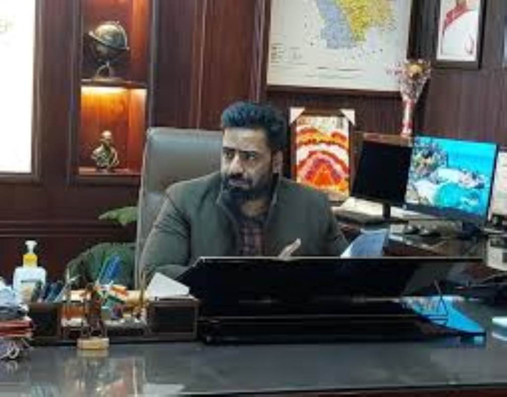 ऊना जिले में हथियार जमा करने की तिथि 28 नवंबर तक बढ़ी आदेश का उल्लंघन करने पर लाइसेंस निलंबित डीसी जतिन लाल